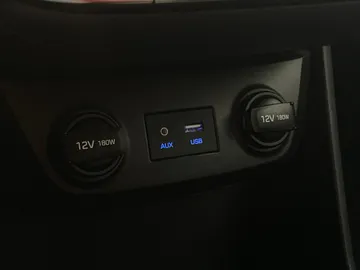 2019 Hyundai Ioniq Electric - image 30