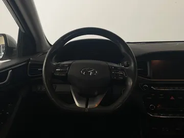 2019 Hyundai Ioniq Electric - image 14