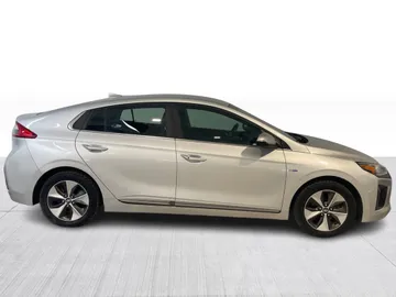 2019 Hyundai Ioniq Electric - image 9