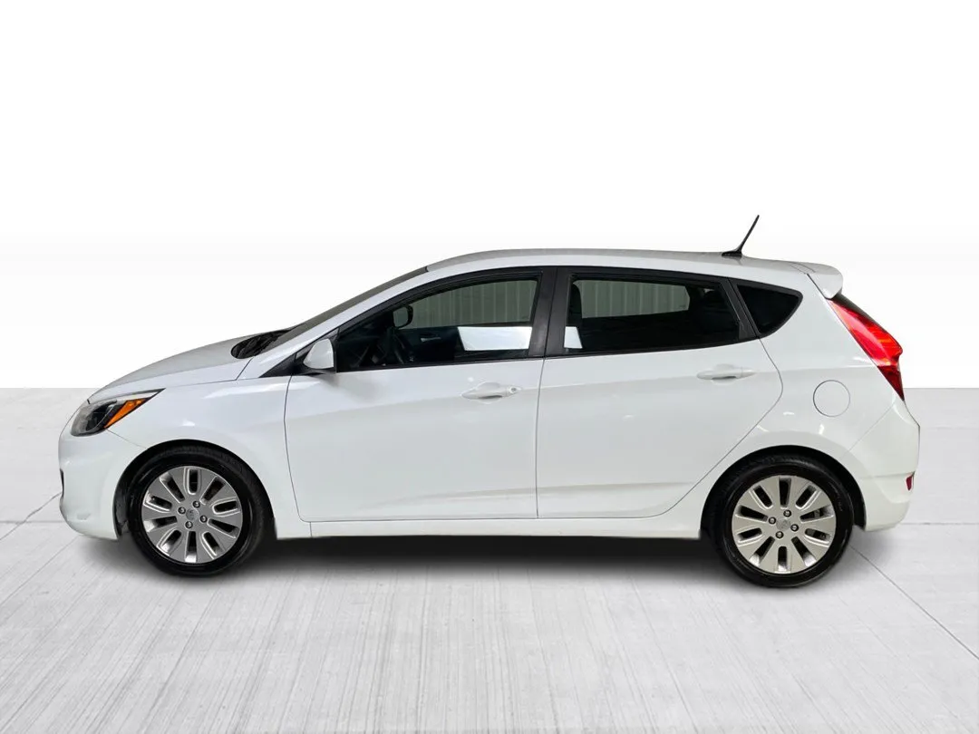 2017 Hyundai Accent — photo 2