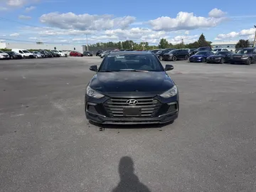 2018 Hyundai Elantra - image 2