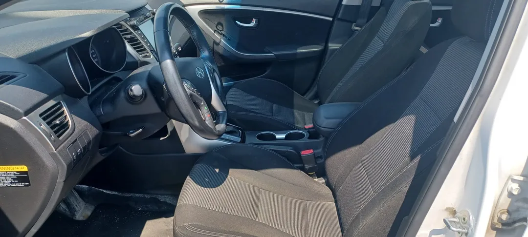 2017 Hyundai Elantra GT — photo 8