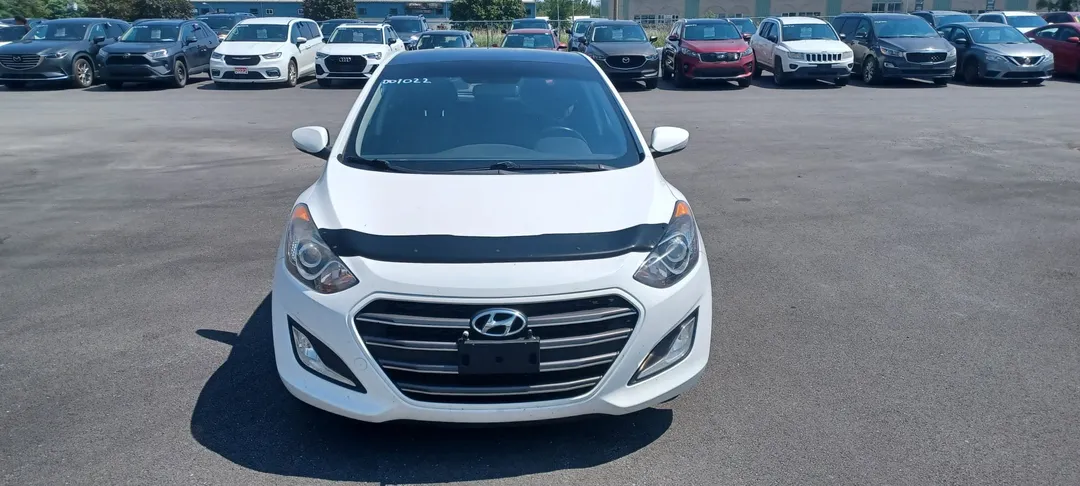 2017 Hyundai Elantra GT — photo 2