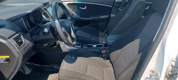 2017 Hyundai Elantra GT - image 9