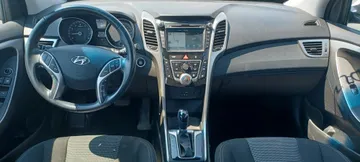 2017 Hyundai Elantra GT - image 10