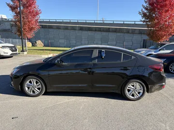 2020 Hyundai Elantra - image 4