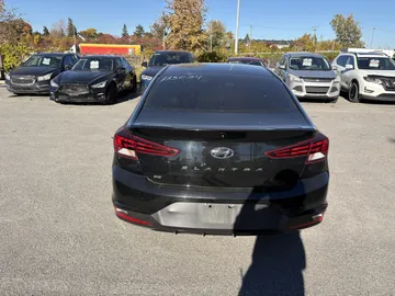2020 Hyundai Elantra - image 6