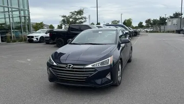 2020 Hyundai Elantra - image 3