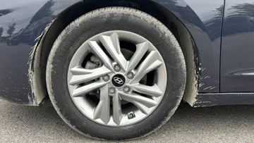 2020 Hyundai Elantra - image 7