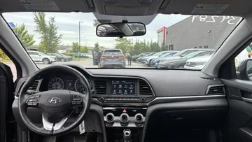2020 Hyundai Elantra - image 8