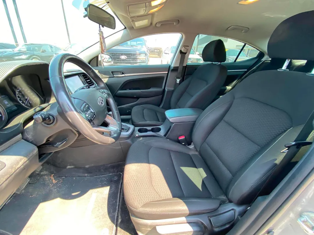 2020 Hyundai Elantra — photo 4