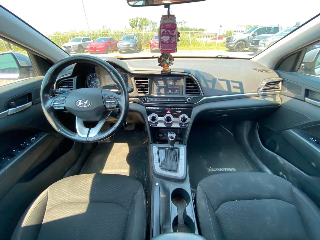2020 Hyundai Elantra — photo 5