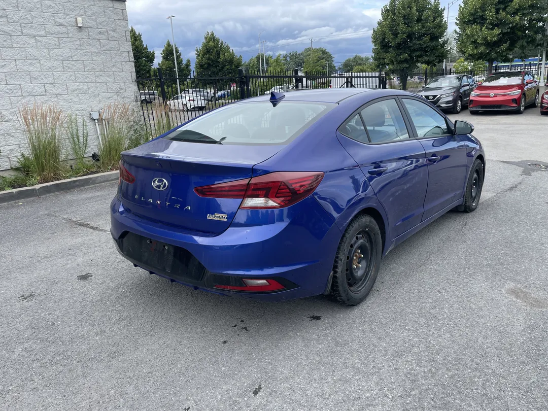 2019 Hyundai Elantra — photo 3
