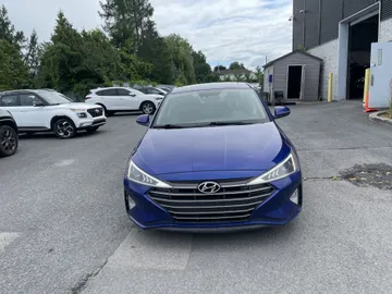 2019 Hyundai Elantra - image 2