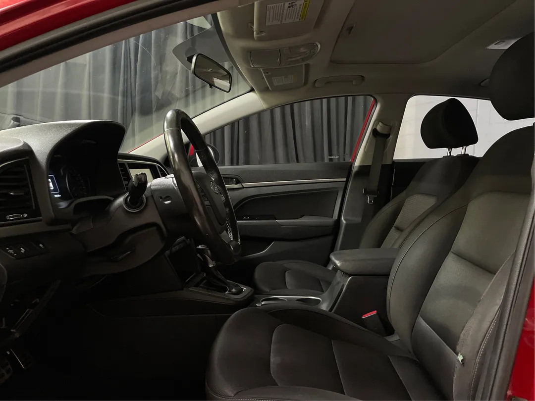 2018 Hyundai Elantra — photo 3