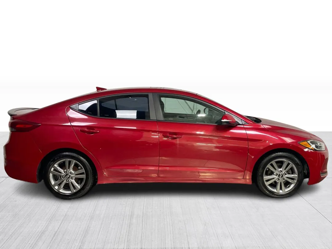 2018 Hyundai Elantra — photo 2