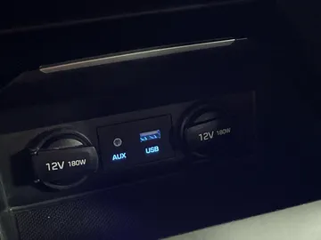 2018 Hyundai Elantra - image 28