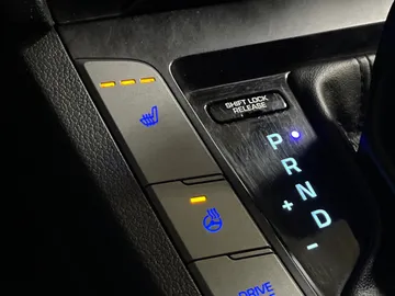 2018 Hyundai Elantra - image 26