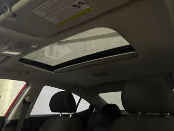 2018 Hyundai Elantra - image 6