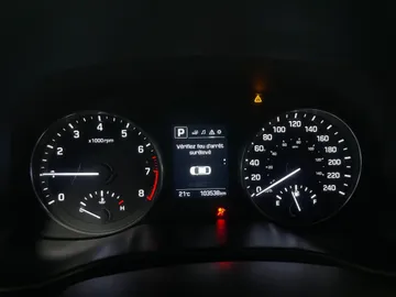 2018 Hyundai Elantra - image 18