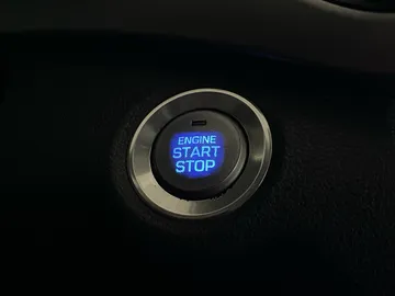 2018 Hyundai Elantra - image 24