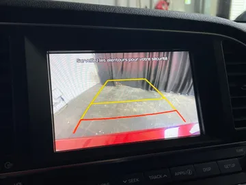 2018 Hyundai Elantra - image 22