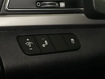 2018 Hyundai Elantra - image 20
