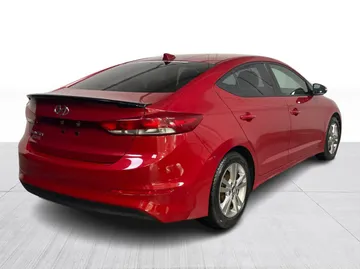 2018 Hyundai Elantra - image 15