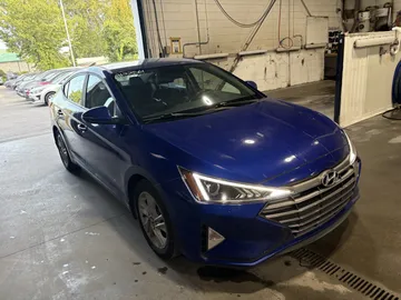 2020 Hyundai Elantra - image 3