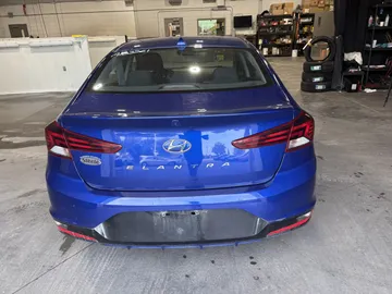 2020 Hyundai Elantra - image 4