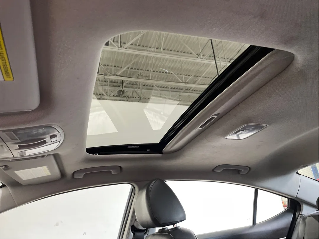 2019 Hyundai Elantra — photo 4