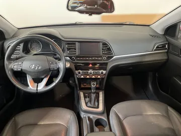 2020 Hyundai Elantra - image 18