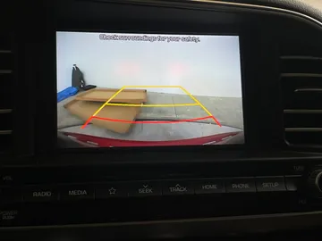 2020 Hyundai Elantra - image 19