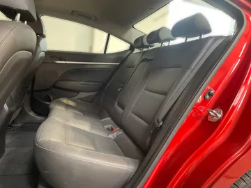 2020 Hyundai Elantra - image 11