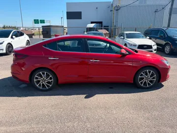 2020 Hyundai Elantra - image 6