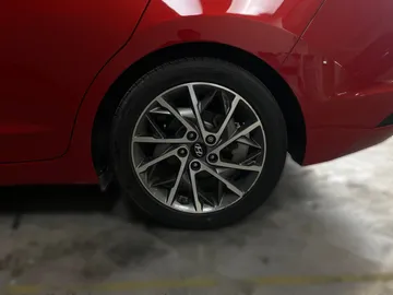 2020 Hyundai Elantra - image 16