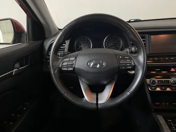 2020 Hyundai Elantra - image 15