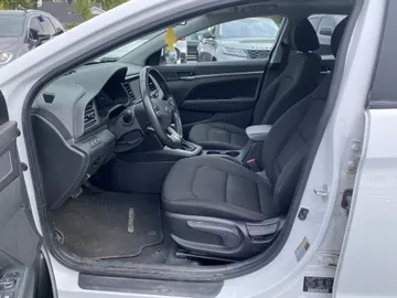 2020 Hyundai Elantra - image 8