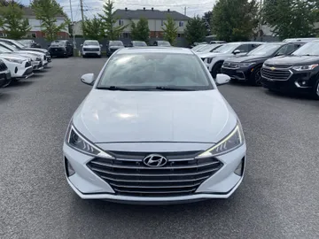 2020 Hyundai Elantra - image 2