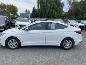 2020 Hyundai Elantra - image 4