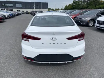 2020 Hyundai Elantra - image 6