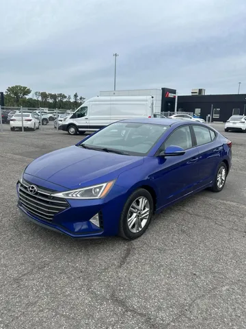 2020 Hyundai Elantra - image 3