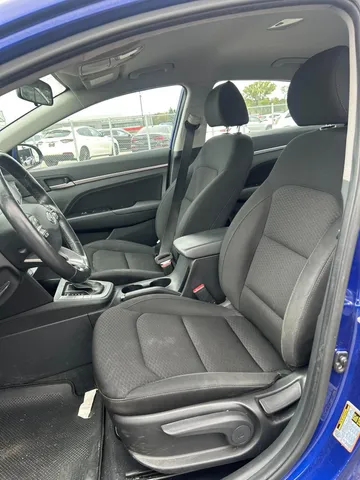 2020 Hyundai Elantra - image 6