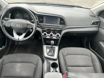 2020 Hyundai Elantra - image 7
