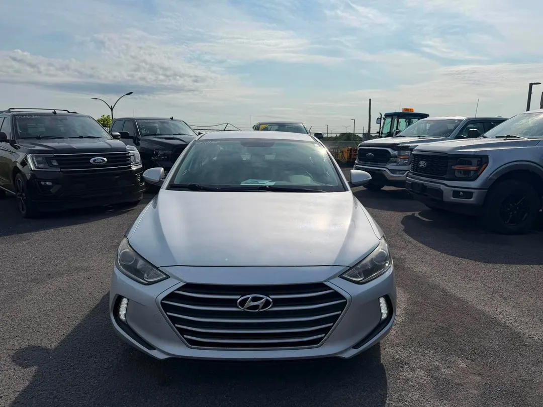 2017 Hyundai Elantra — photo 2