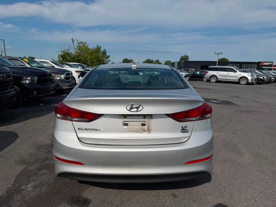 2017 Hyundai Elantra — photo 5