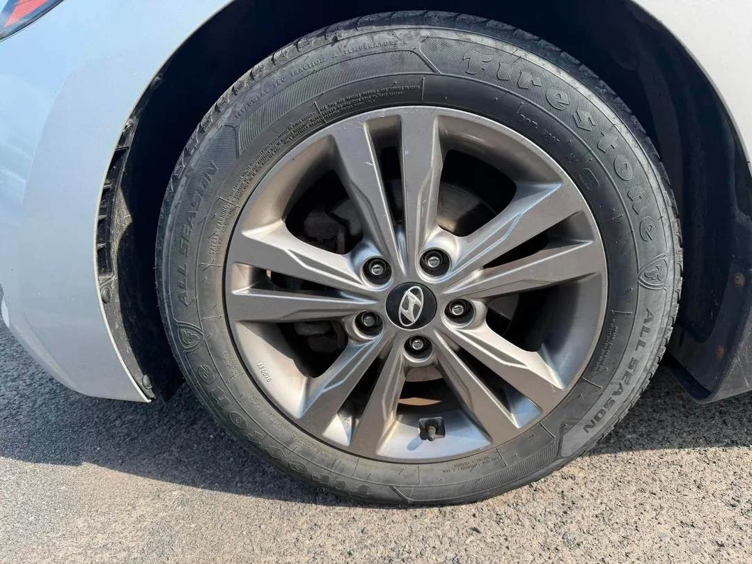 2017 Hyundai Elantra — photo 6