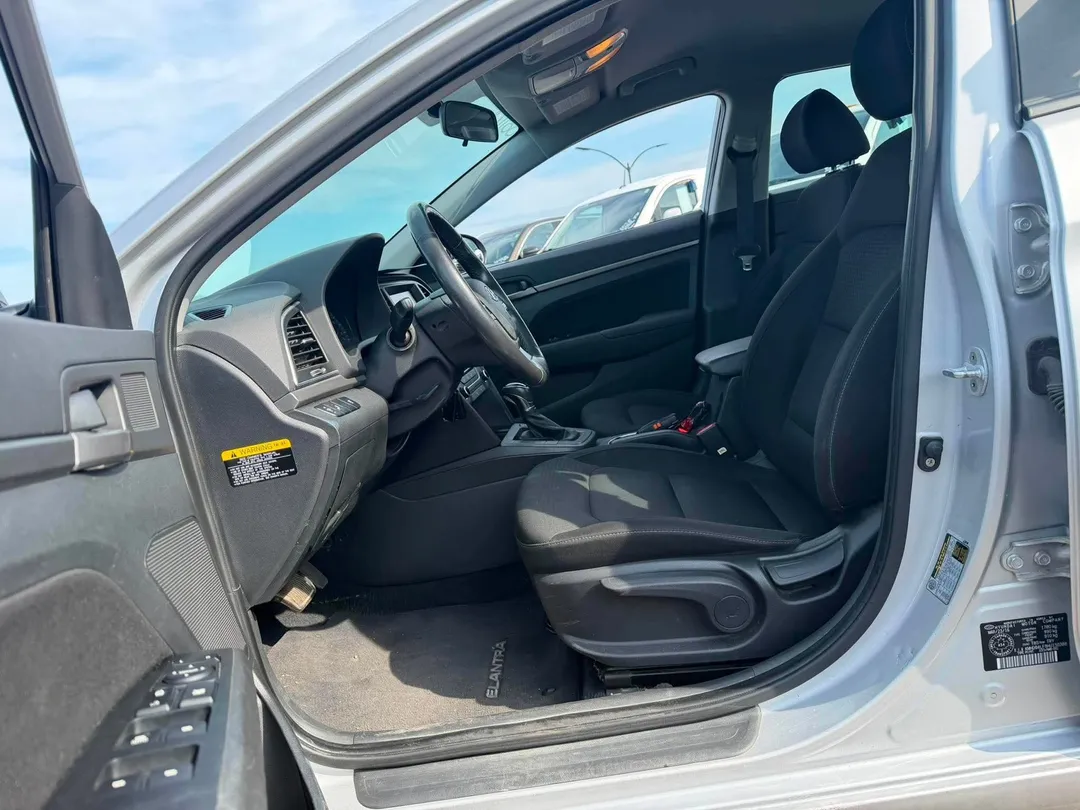 2017 Hyundai Elantra — photo 7