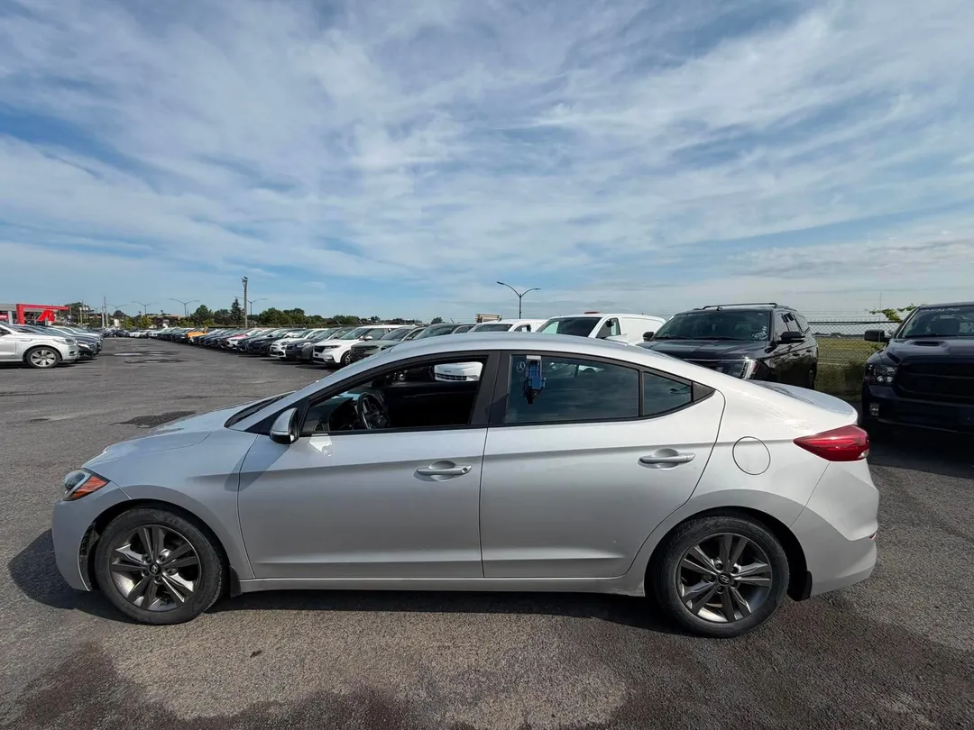 2017 Hyundai Elantra — photo 4