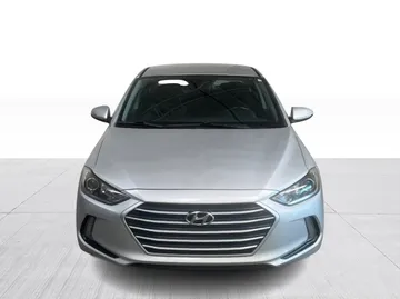 2017 Hyundai Elantra - image 8